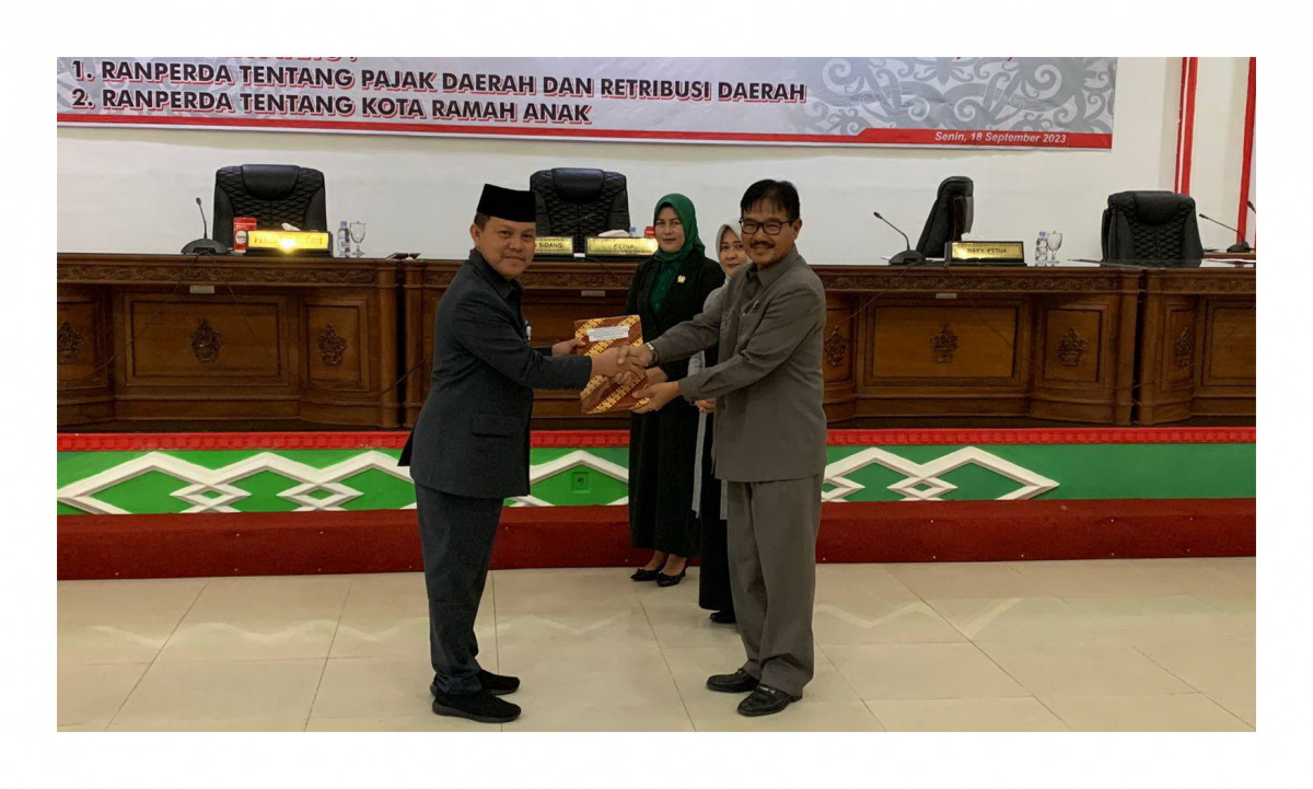 Penyampaian Raberda oleh Pj Barsel pada Sidang Paripurna DPRD ke XIII